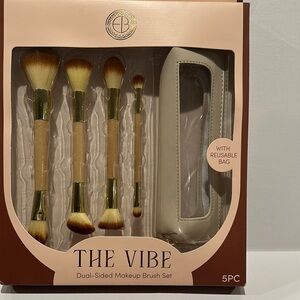 The Vibe Dual-Sided Makeup Brush Set with Reusable Bag.